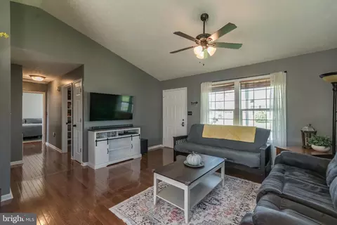 Living - 76 Cottontail Dr, Ranson, WV 25438 photo 2 of 5