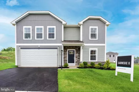 10 Edinburgh Ct, Charles Town, WV 25414