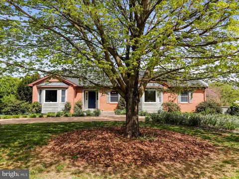 85 Stephen Ct, Charles Town, WV 25414