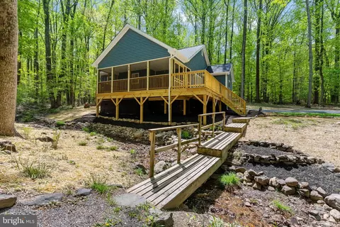 68 Mountain Dew Ln, Harpers Ferry, WV 25425