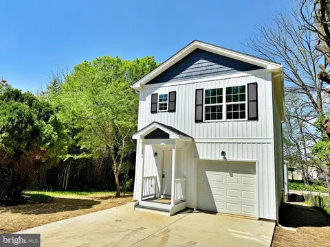 118 Davenport St, Charles Town, WV 25414
