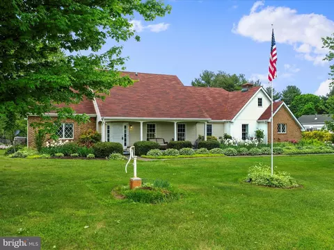 167 Oakland Ter, Charles Town, WV 25414