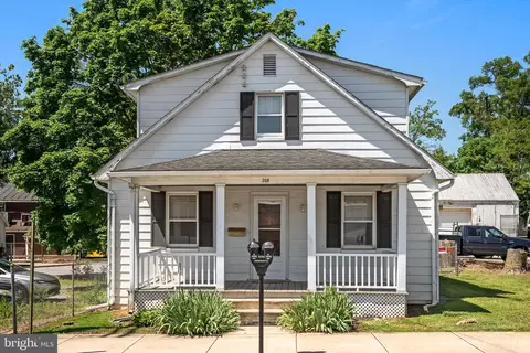208 N Charles St, Charles Town, WV 25414