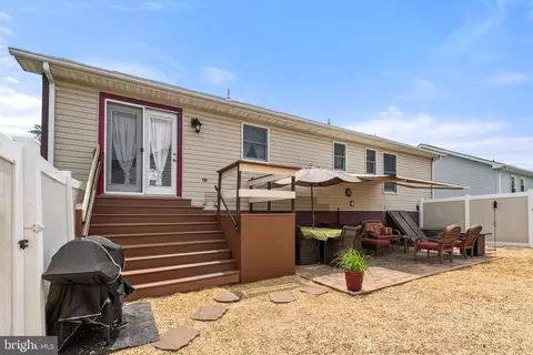 Exterior - 503 E 6th Ave, Ranson, WV 25438 photo 5 of 6