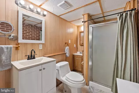 Bath - 503 E 6th Ave, Ranson, WV 25438 photo 4 of 4