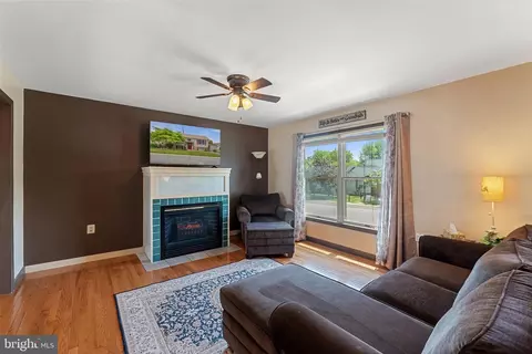 Living - 503 E 6th Ave, Ranson, WV 25438 photo 2 of 3