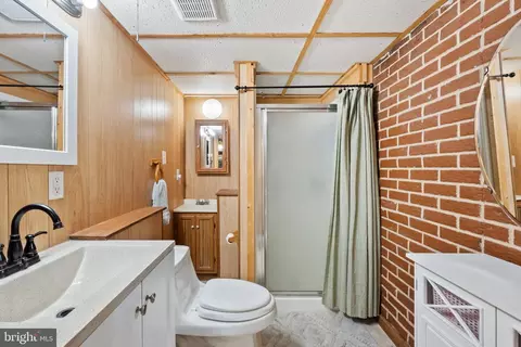 Bath - 503 E 6th Ave, Ranson, WV 25438 photo 3 of 4