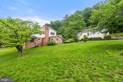 1002 Hostler Rd, Harpers Ferry, WV 25425
