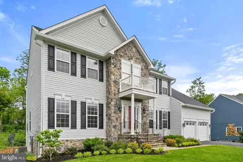 311 Spyglass Hill Dr, Charles Town, WV 25414