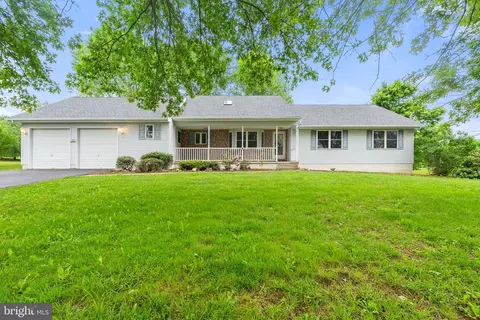 195 Veronica Ct, Charles Town, WV 25414