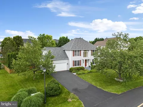 30 Pommel Ln, Charles Town, WV 25414