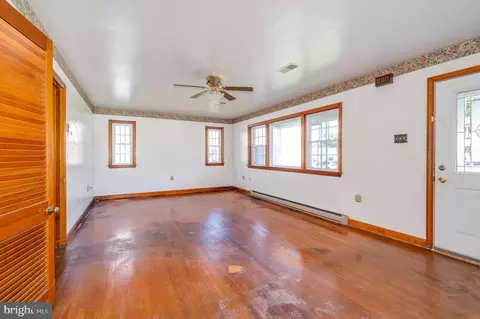 Living - 107 W 6th Ave, Ranson, WV 25438 photo 1 of 6
