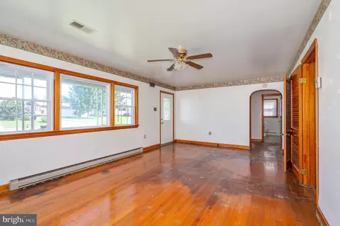 Living - 107 W 6th Ave, Ranson, WV 25438 photo 5 of 6
