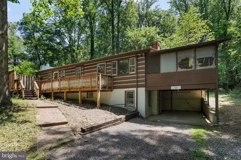 572 Johnnycake Ln, Harpers Ferry, WV 25425