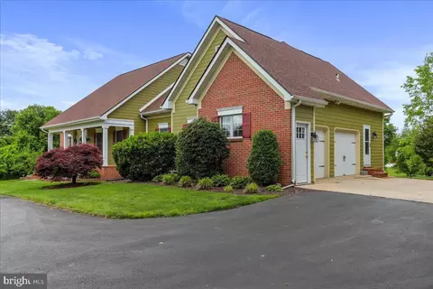 487 Eastland Dr, Charles Town, WV 25414