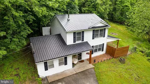 85 Maple Ridge Ln, Harpers Ferry, WV 25425
