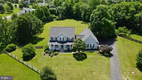 77 Bayberry Ct, Harpers Ferry, WV 25425