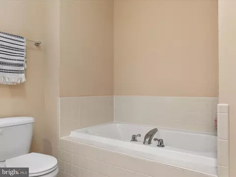 Bath - 1151 Steed St, Ranson, WV 25438 photo 3 of 5