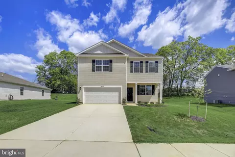 37 Ashcroft Dr, Charles Town, WV 25414