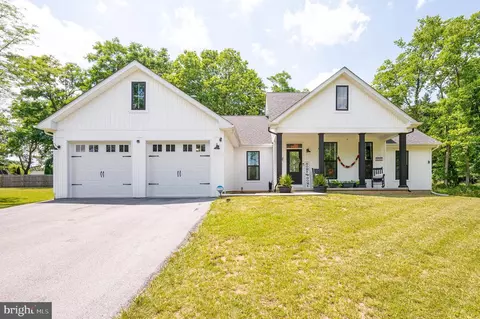 389 Hackney Ln, Charles Town, WV 25414