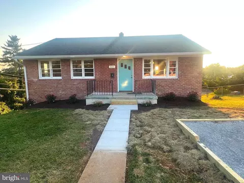 220 High St, Charles Town, WV 25414