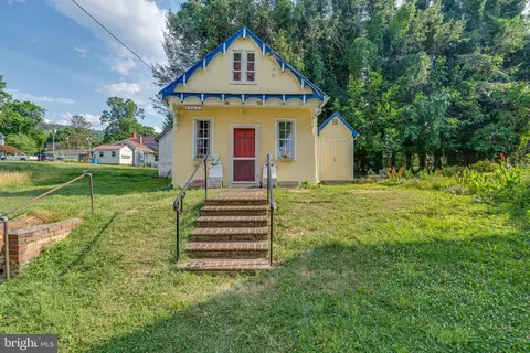 565 Park Row Pl, Harpers Ferry, WV 25425