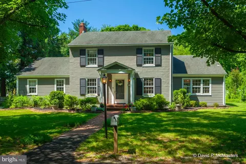 295 Hawthorne Ave, Summit Point, WV 25446