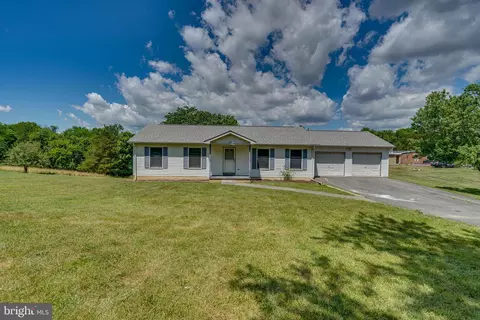 94 Old Madison Ln, Kearneysville, WV 25430