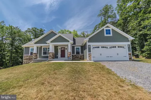 34 Castle Rock Ct, Harpers Ferry, WV 25425