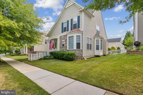 61 Calmes St, Charles Town, WV 25414
