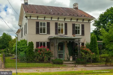 576 Fillmore St, Harpers Ferry, WV 25425