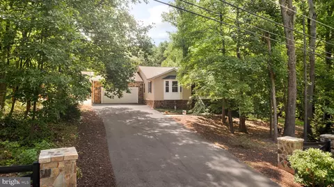 1198 Johnnycake Ln, Harpers Ferry, WV 25425