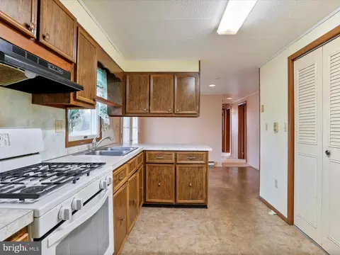 101 S Mcdonald St, Ranson, WV 25438 photo 7