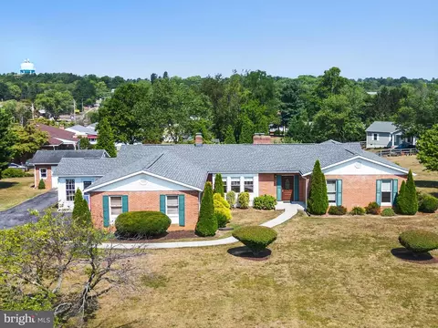 41 Oakland Ter, Charles Town, WV 25414