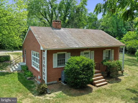 624 Brownville Ln, Charles Town, WV 25414