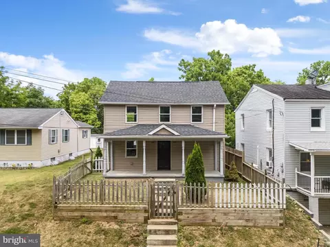 856 W Washington St, Charles Town, WV 25414