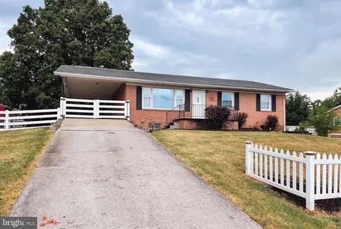 101 Clarence Dr, Charles Town, WV 25414