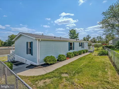 100 Turtle Ln, Ranson, WV 25438 photo 3