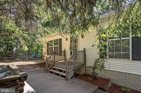 247 Maple Ridge Ln, Harpers Ferry, WV 25425