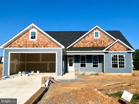 19 Moonstone Dr, Kearneysville, WV 25430