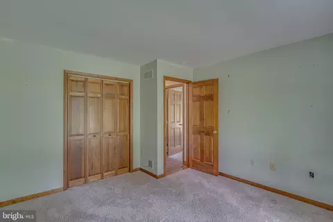 Bedroom - 197 Glen Rd, Shepherdstown, WV 25443 photo 2 of 4