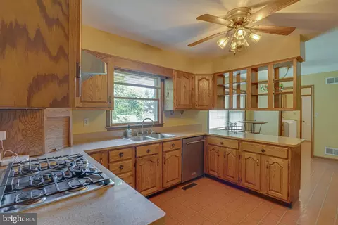 Kitchen - 197 Glen Rd, Shepherdstown, WV 25443 photo 1 of 2