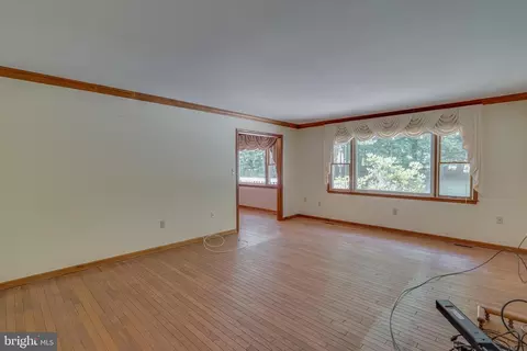 Living - 197 Glen Rd, Shepherdstown, WV 25443 photo 4 of 5