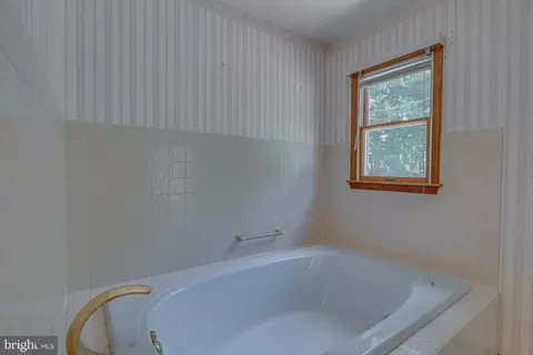 Bath - 197 Glen Rd, Shepherdstown, WV 25443 photo 3 of 5