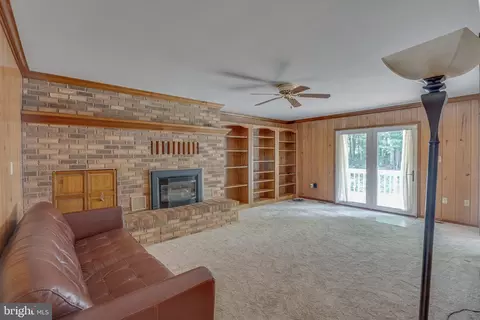 Living - 197 Glen Rd, Shepherdstown, WV 25443 photo 2 of 5