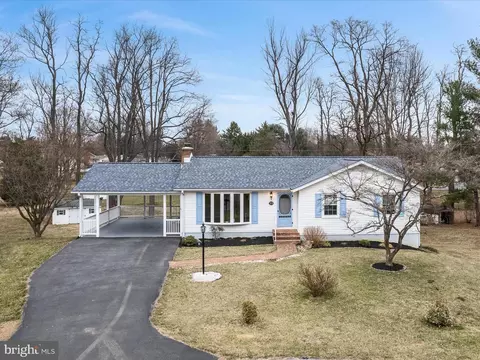 22 Friendship Ct, Charles Town, WV 25414
