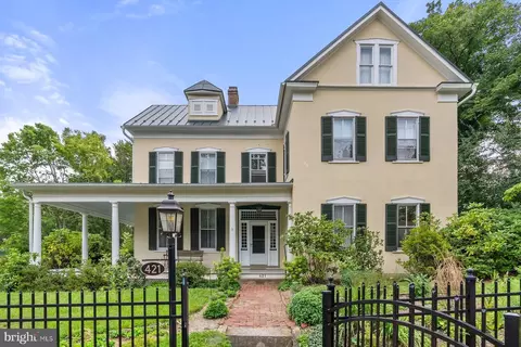 421 S George St, Charles Town, WV 25414