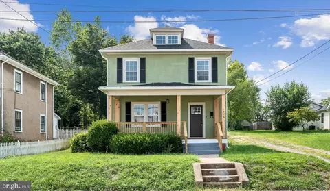 316 N Lawrence St, Charles Town, WV 25414