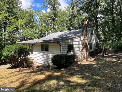 71 Wild Cherry Tree Ln, Harpers Ferry, WV 25425