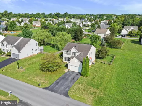 38 Turnberry Dr, Charles Town, WV 25414